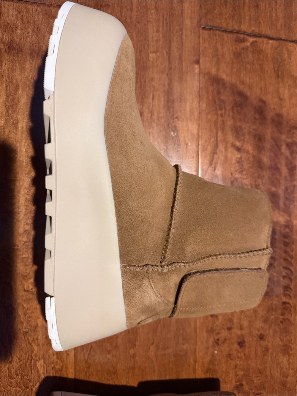 Ugg platform boots Size 7 - Picture 3 of 8